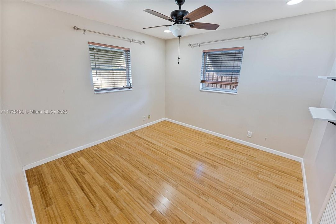 最近售出: $420,000 (2 贝兹, 2 浴室, 1160 平方英尺)