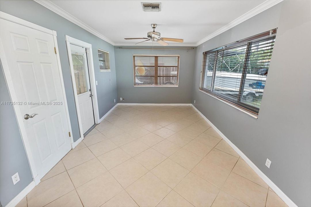 最近售出: $420,000 (2 贝兹, 2 浴室, 1160 平方英尺)