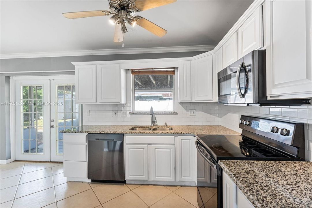 最近售出: $420,000 (2 贝兹, 2 浴室, 1160 平方英尺)