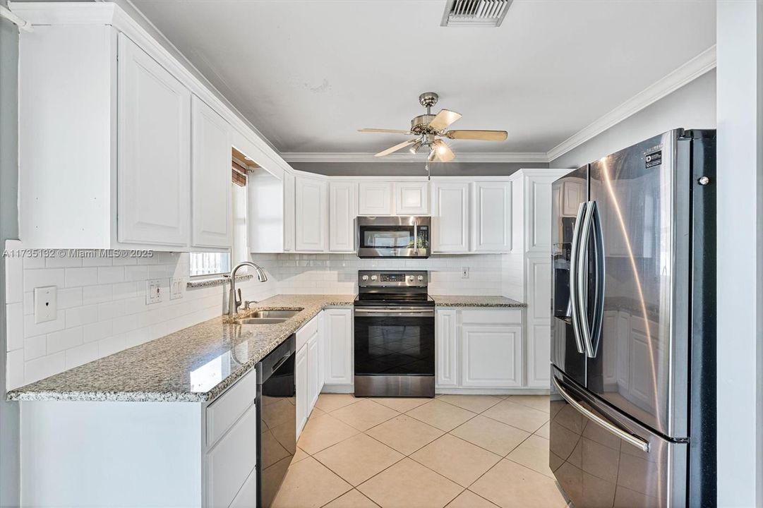 最近售出: $420,000 (2 贝兹, 2 浴室, 1160 平方英尺)