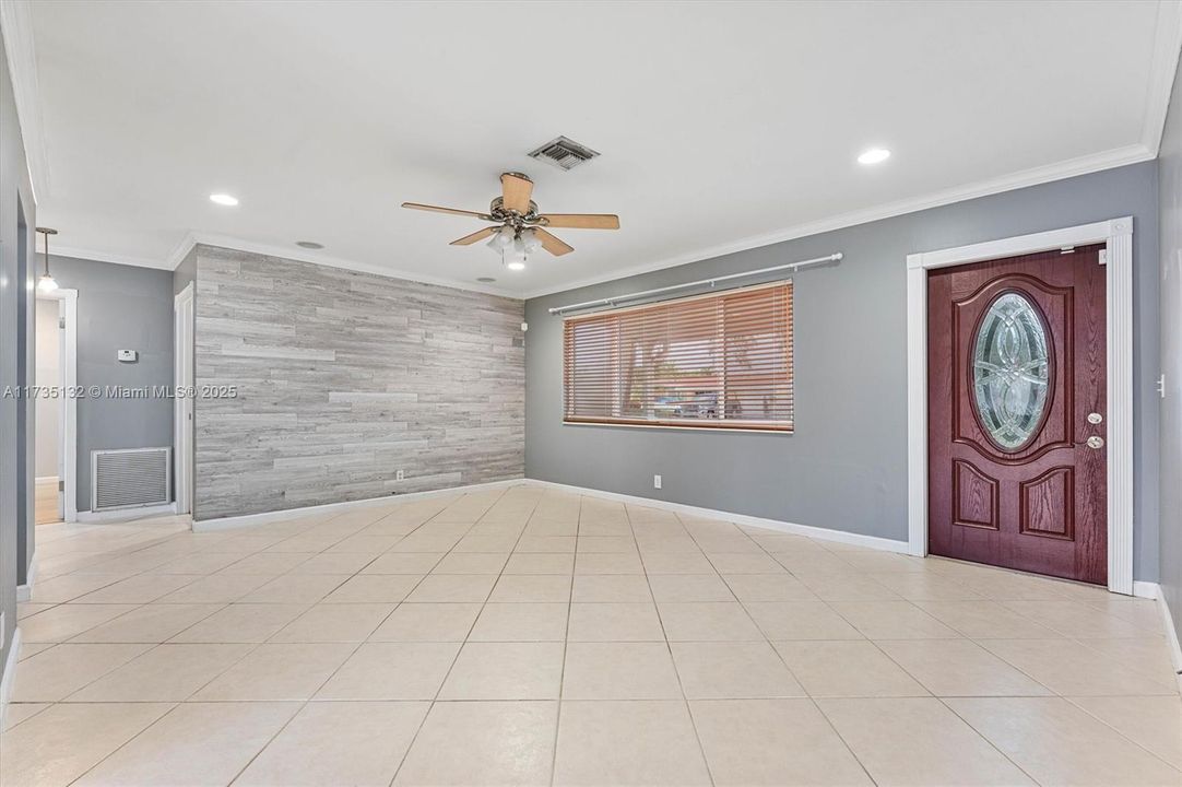 最近售出: $420,000 (2 贝兹, 2 浴室, 1160 平方英尺)