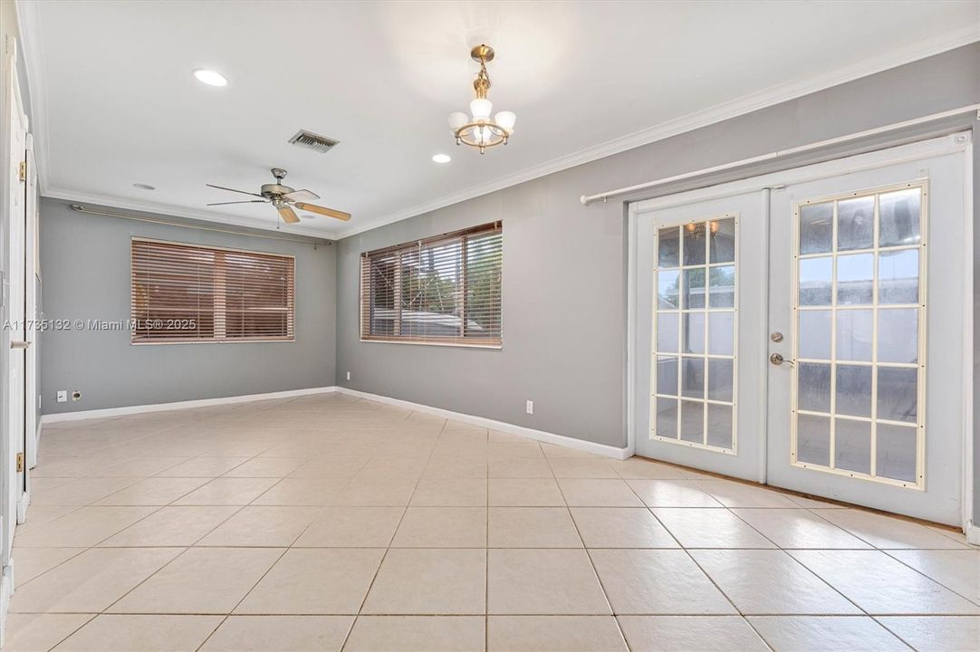 最近售出: $420,000 (2 贝兹, 2 浴室, 1160 平方英尺)