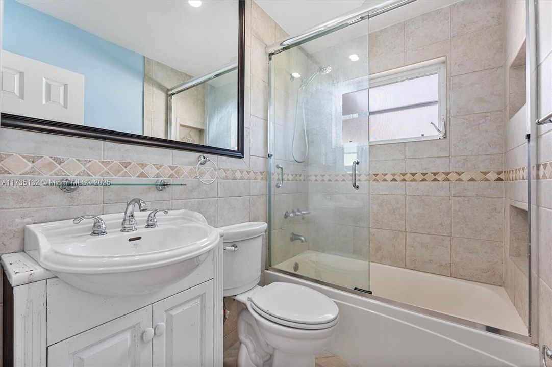 最近售出: $420,000 (2 贝兹, 2 浴室, 1160 平方英尺)