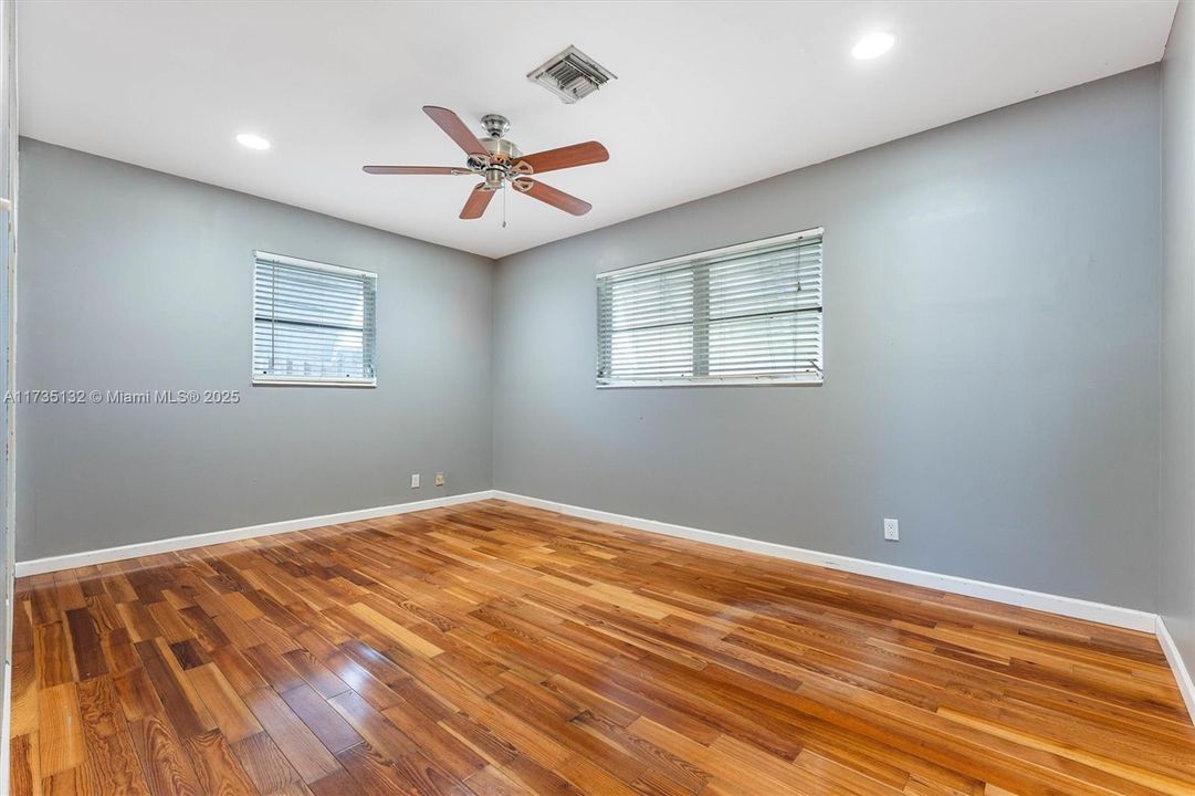 最近售出: $420,000 (2 贝兹, 2 浴室, 1160 平方英尺)