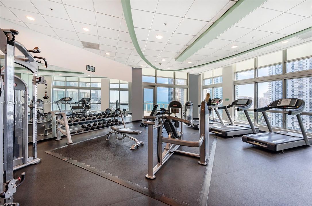 For Sale: $415,000 (1 beds, 1 baths, 733 Square Feet)