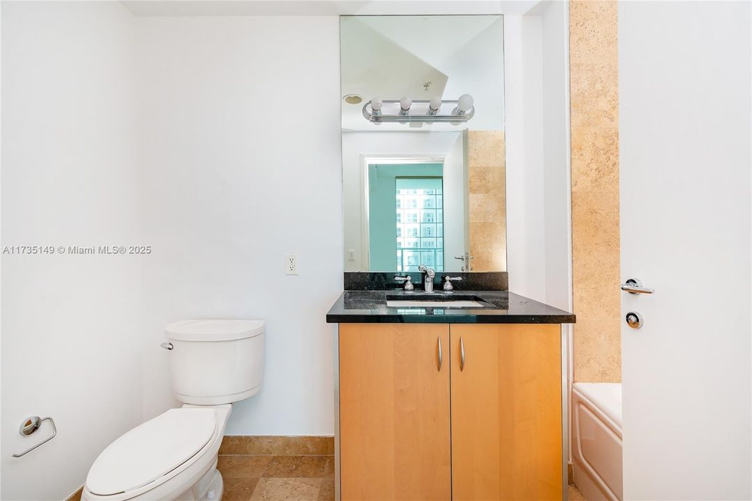 For Sale: $415,000 (1 beds, 1 baths, 733 Square Feet)