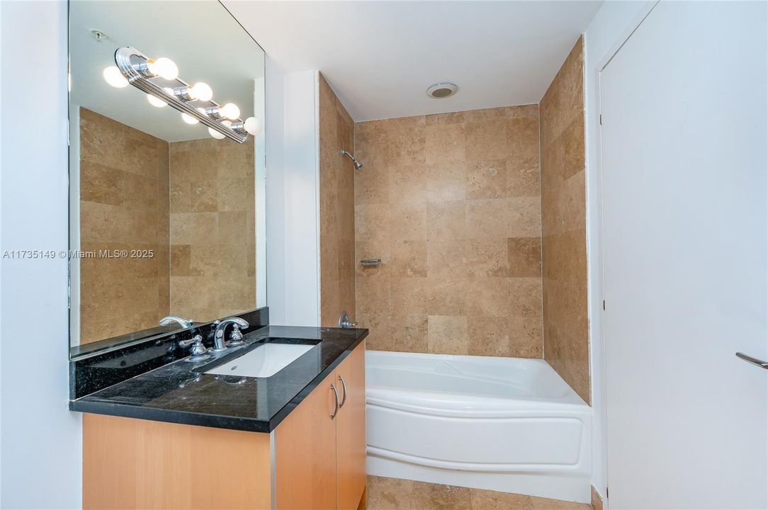 For Sale: $415,000 (1 beds, 1 baths, 733 Square Feet)