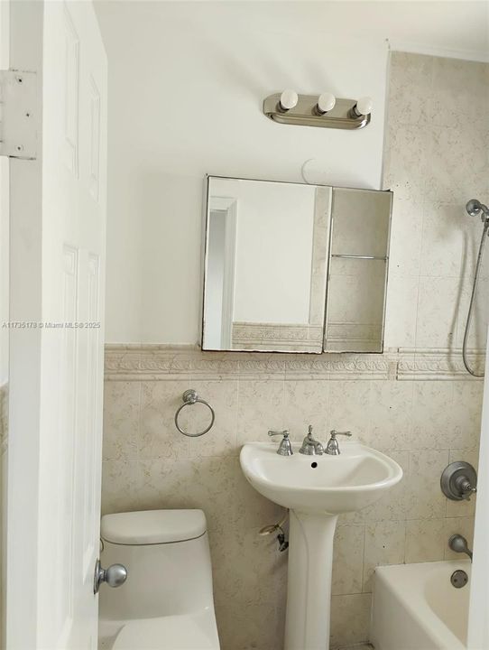 待售: $224,000 (1 贝兹, 1 浴室, 428 平方英尺)