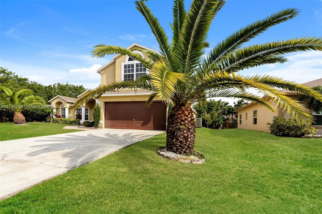 Recently Rented: $2,910 (5 beds, 3 baths, 2722 Square Feet)