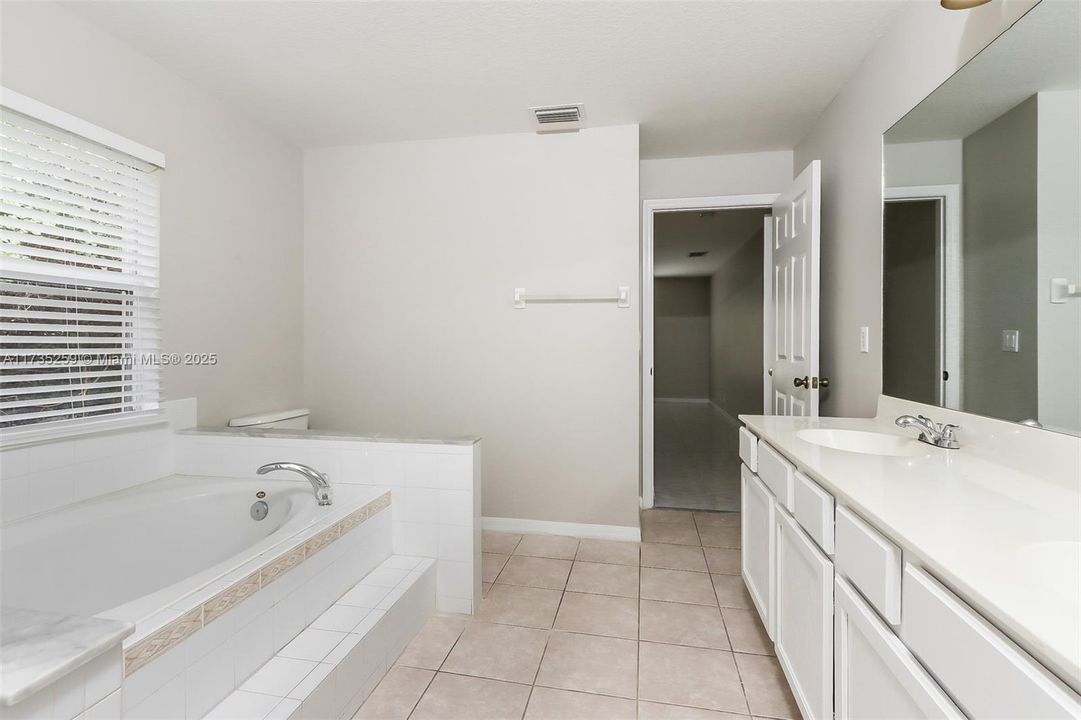 Recently Rented: $2,910 (5 beds, 3 baths, 2722 Square Feet)