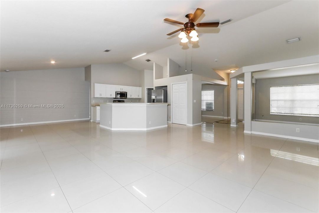 Recently Rented: $2,910 (5 beds, 3 baths, 2722 Square Feet)