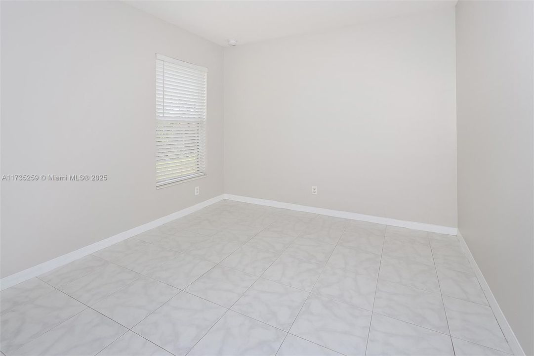 Recently Rented: $2,910 (5 beds, 3 baths, 2722 Square Feet)