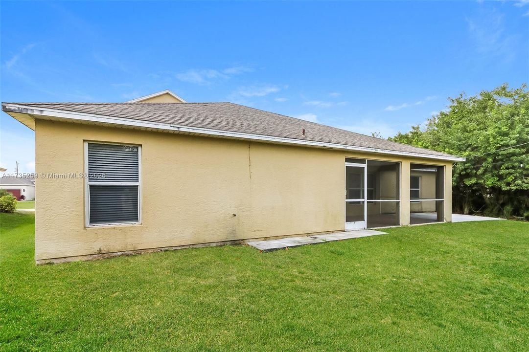 Recently Rented: $2,910 (5 beds, 3 baths, 2722 Square Feet)