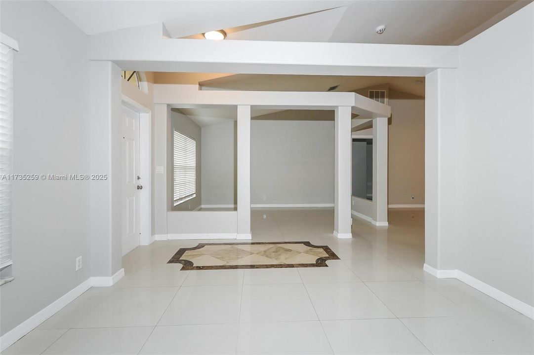 Recently Rented: $2,910 (5 beds, 3 baths, 2722 Square Feet)