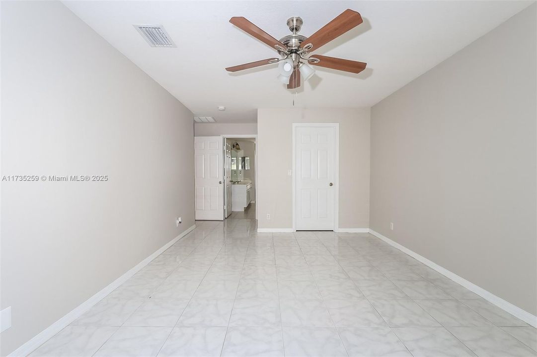 Recently Rented: $2,910 (5 beds, 3 baths, 2722 Square Feet)