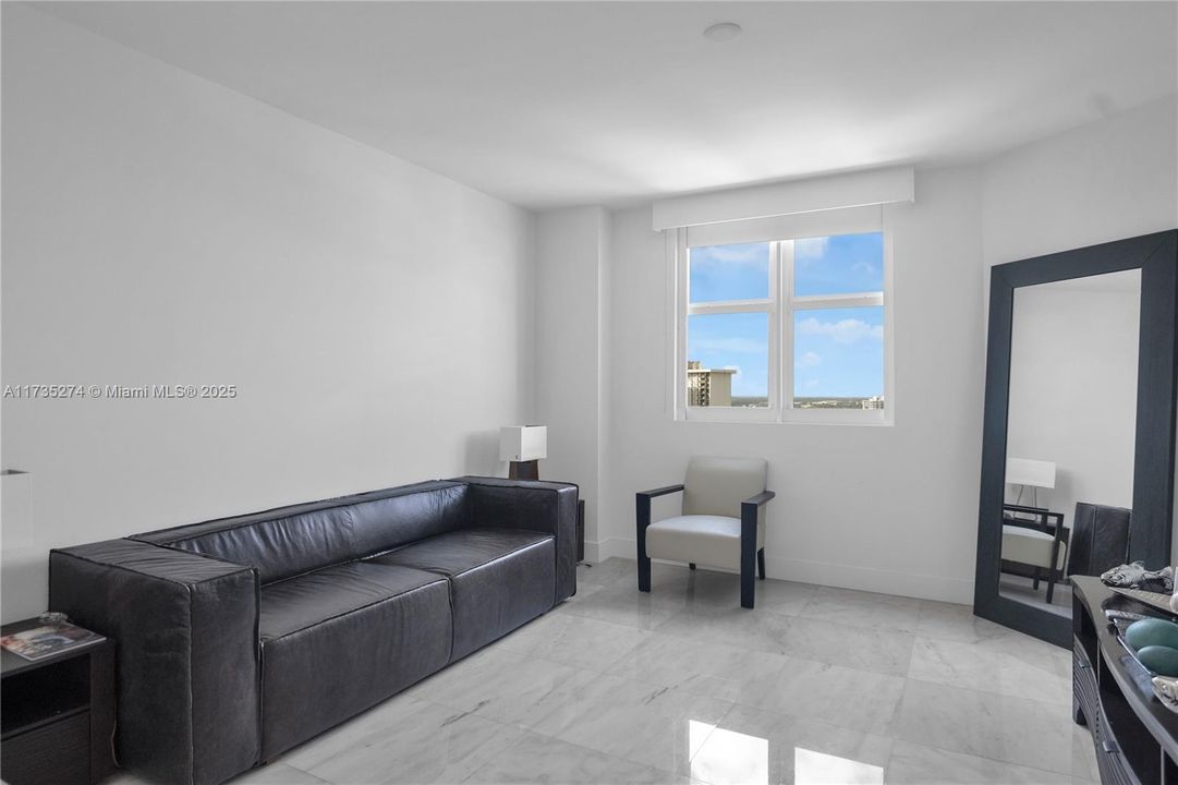 最近售出: $2,048,000 (4 贝兹, 4 浴室, 3464 平方英尺)