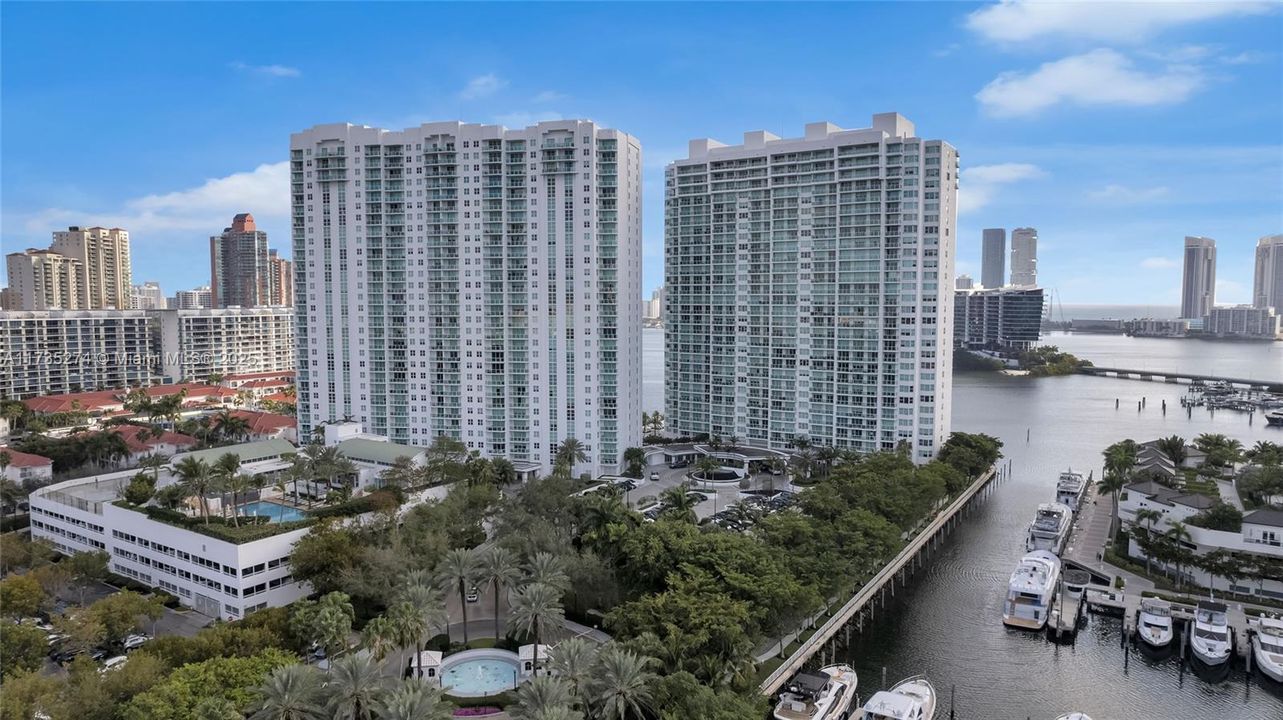 最近售出: $2,048,000 (4 贝兹, 4 浴室, 3464 平方英尺)