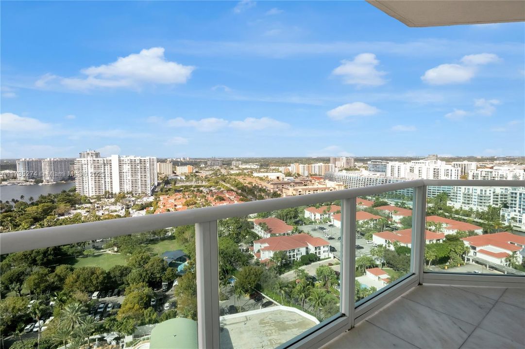 最近售出: $2,048,000 (4 贝兹, 4 浴室, 3464 平方英尺)