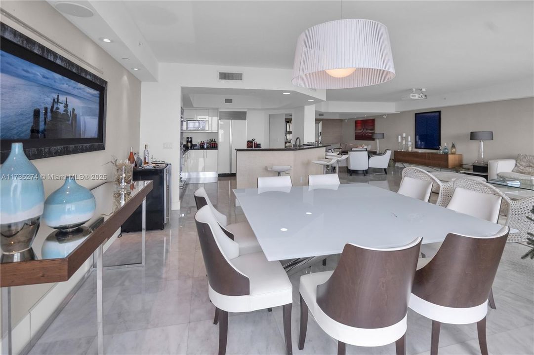 最近售出: $2,048,000 (4 贝兹, 4 浴室, 3464 平方英尺)