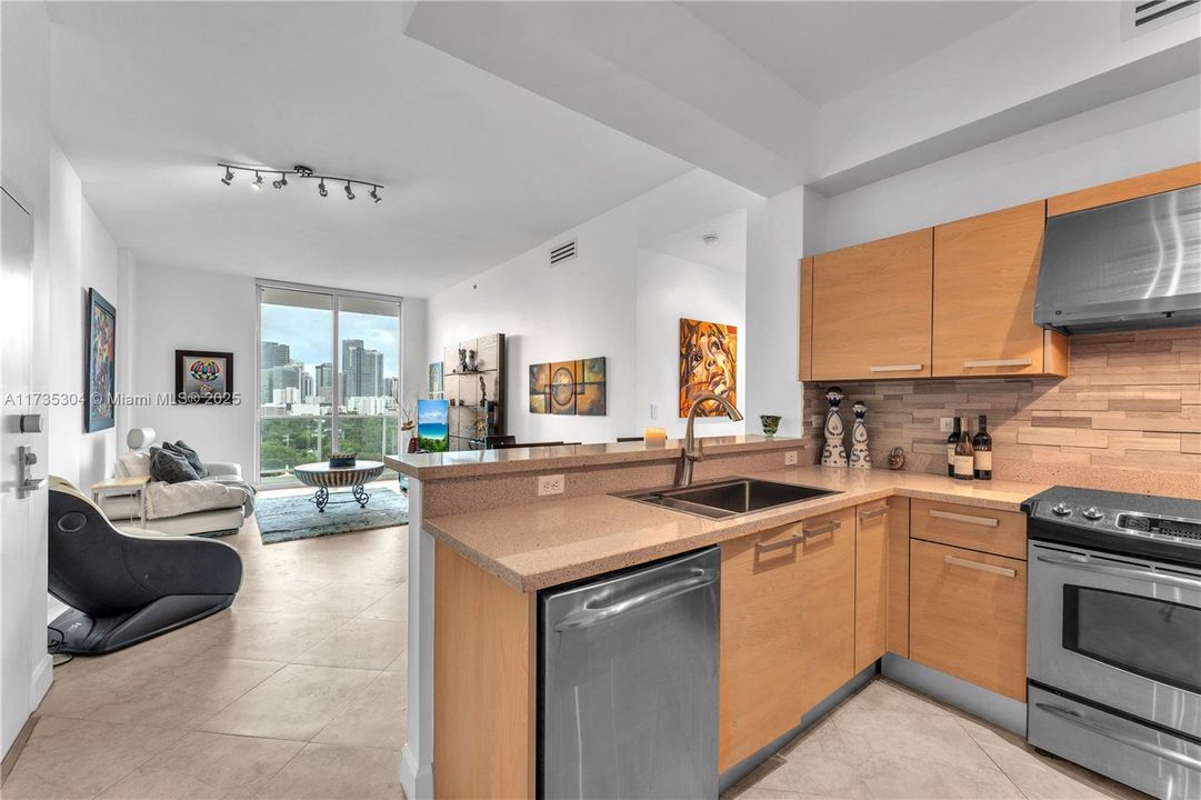 Vendido Recientemente: $670,000 (2 camas, 2 baños, 1059 Pies cuadrados)