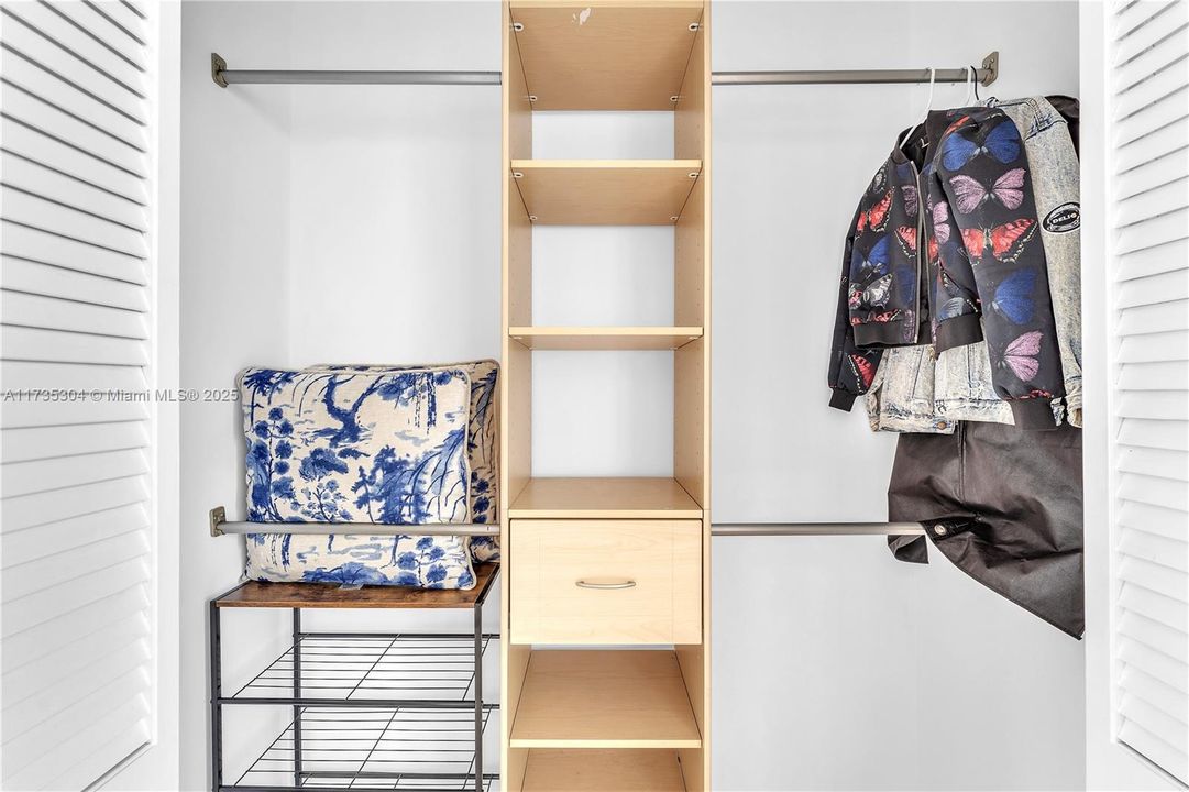 Vendido Recientemente: $670,000 (2 camas, 2 baños, 1059 Pies cuadrados)