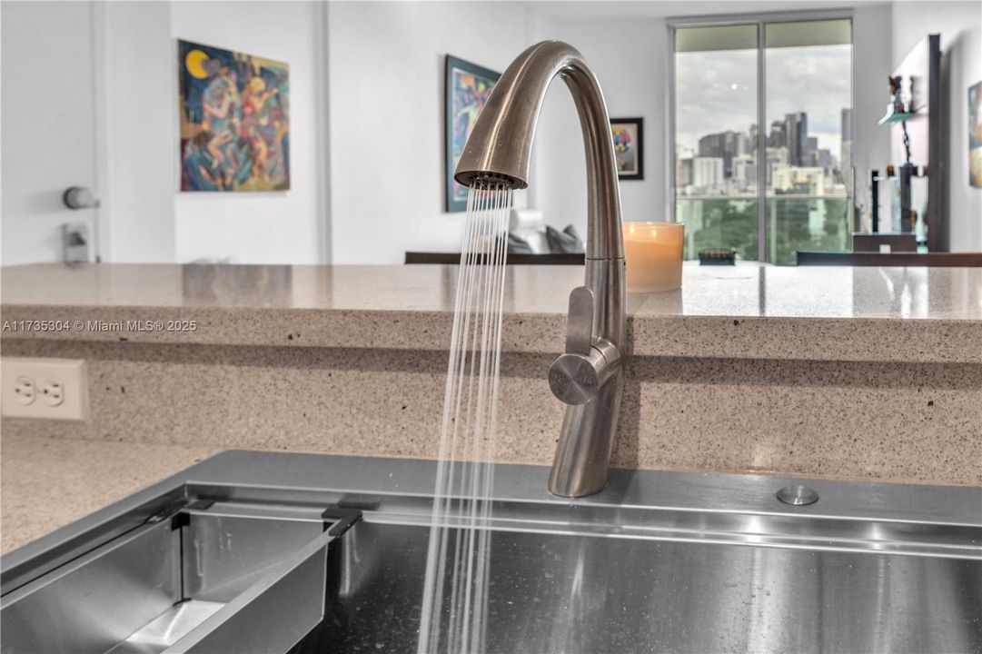 Vendido Recientemente: $670,000 (2 camas, 2 baños, 1059 Pies cuadrados)