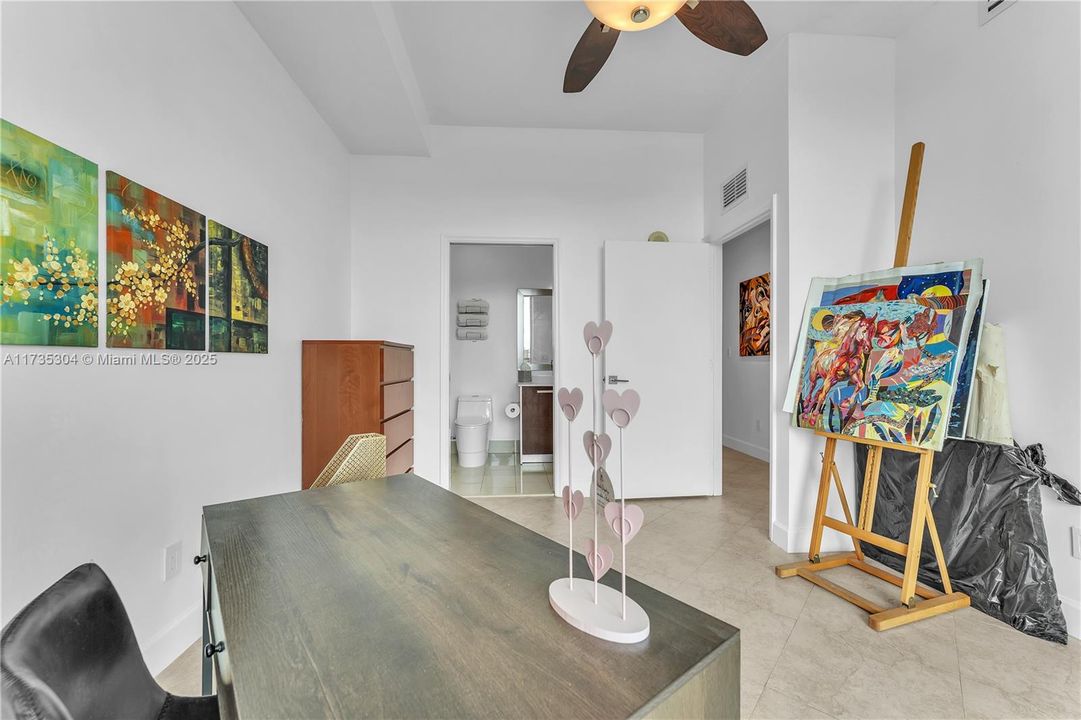 Vendido Recientemente: $670,000 (2 camas, 2 baños, 1059 Pies cuadrados)