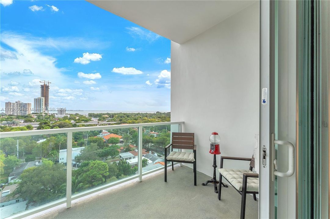 Vendido Recientemente: $670,000 (2 camas, 2 baños, 1059 Pies cuadrados)