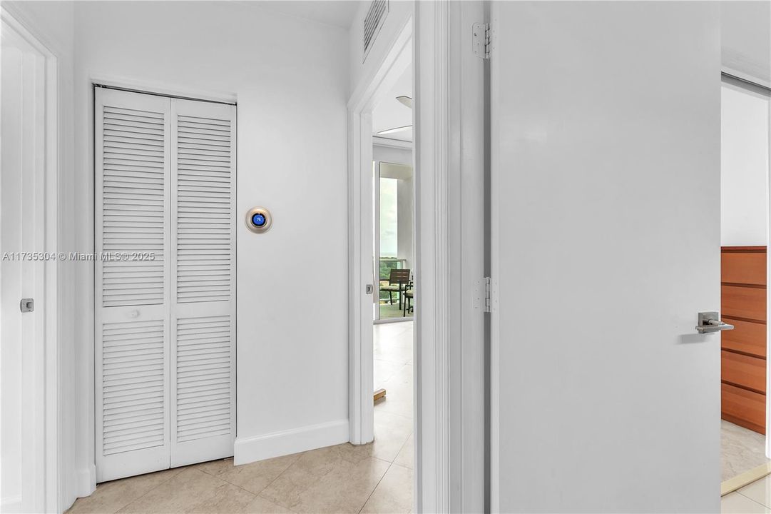 Vendido Recientemente: $670,000 (2 camas, 2 baños, 1059 Pies cuadrados)