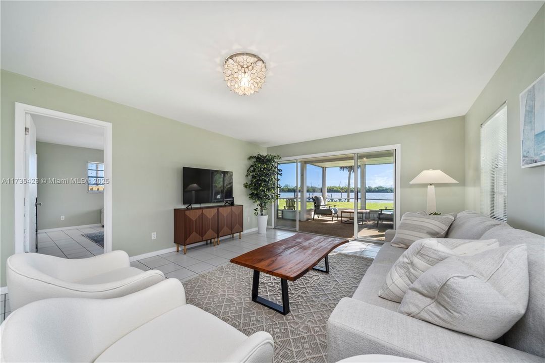 Recently Rented: $3,250 (2 beds, 2 baths, 1363 Square Feet)