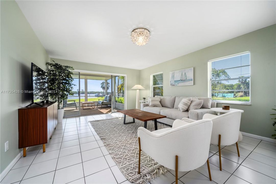 Recently Rented: $3,250 (2 beds, 2 baths, 1363 Square Feet)