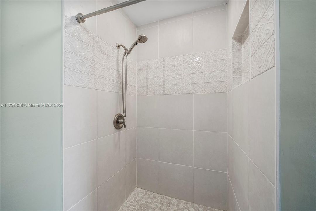 Recently Rented: $3,250 (2 beds, 2 baths, 1363 Square Feet)