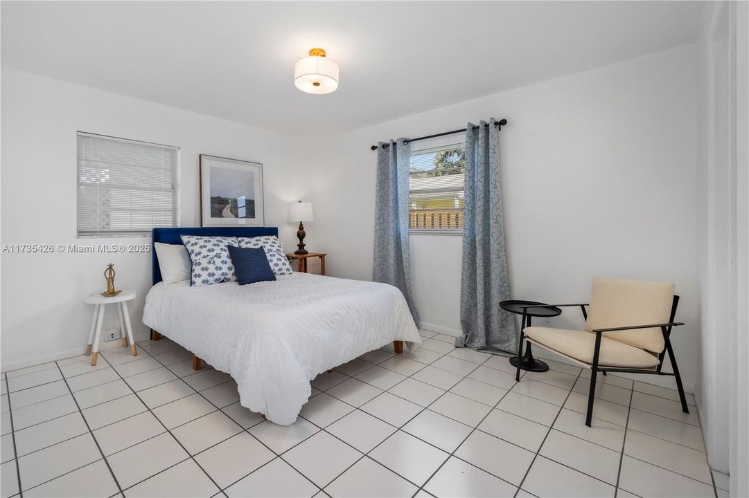 Recently Rented: $3,250 (2 beds, 2 baths, 1363 Square Feet)