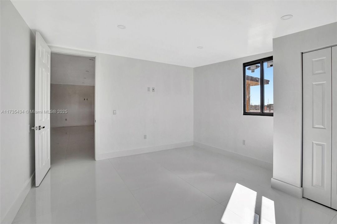 En Venta: $6,900,000 (6.89 acres)