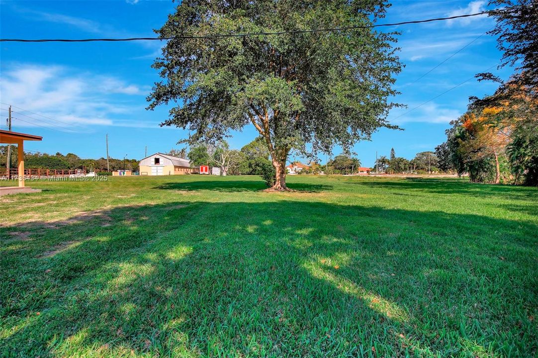 En Venta: $6,900,000 (6.89 acres)