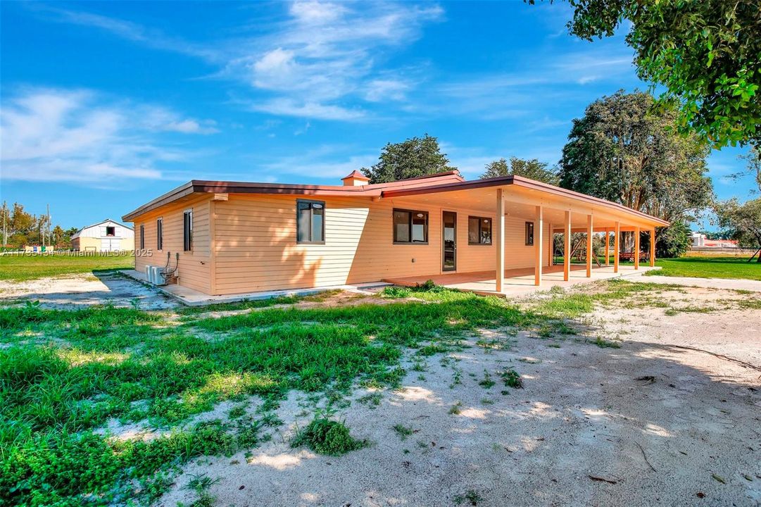 En Venta: $6,900,000 (6.89 acres)