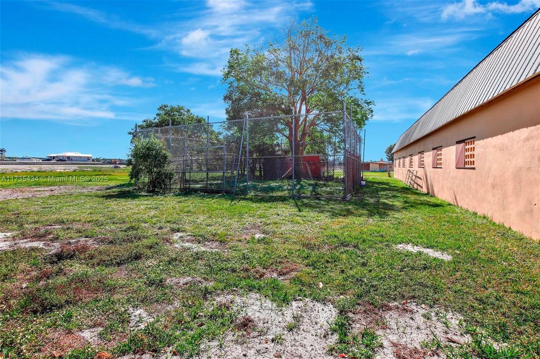 En Venta: $6,900,000 (6.89 acres)