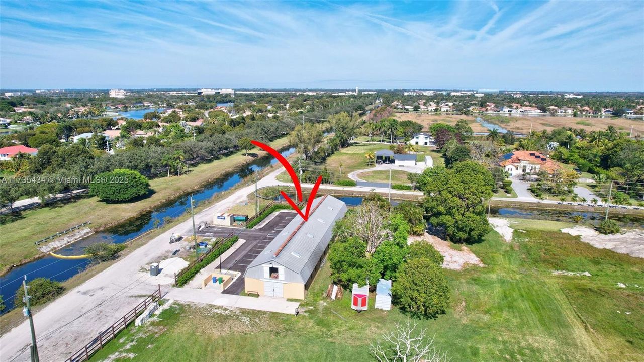 En Venta: $6,900,000 (6.89 acres)