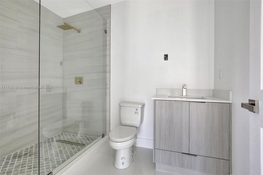 En Venta: $6,900,000 (6.89 acres)