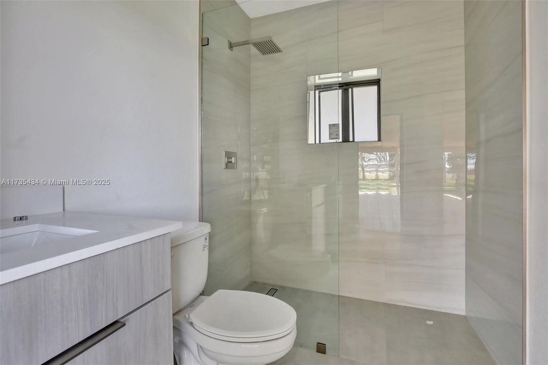 En Venta: $6,900,000 (6.89 acres)