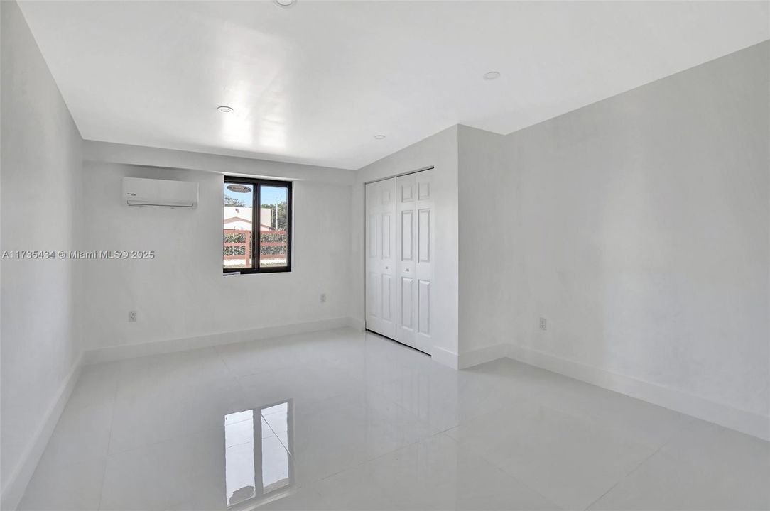 En Venta: $6,900,000 (6.89 acres)