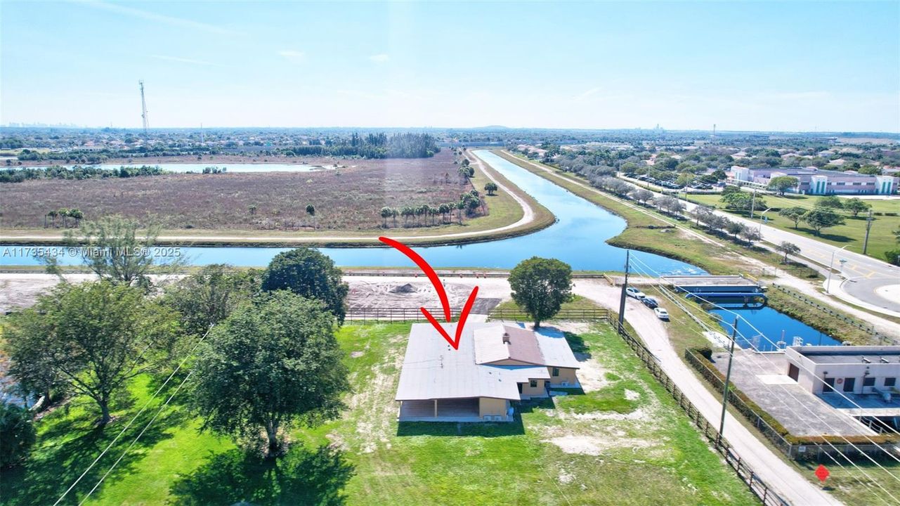 En Venta: $6,900,000 (6.89 acres)