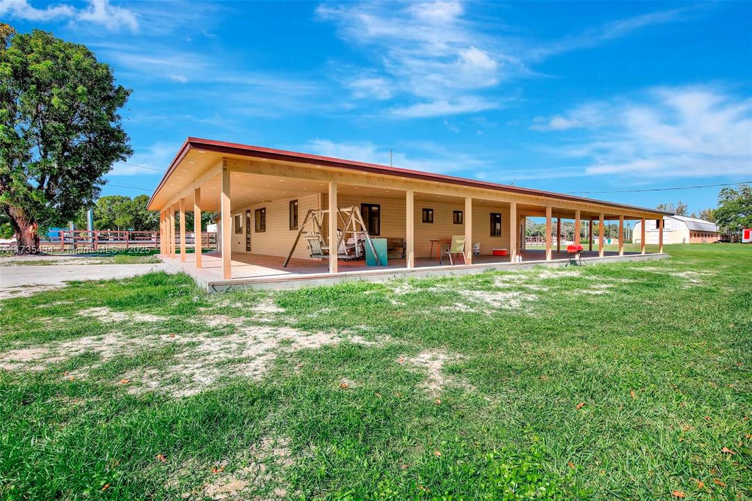 En Venta: $6,900,000 (6.89 acres)