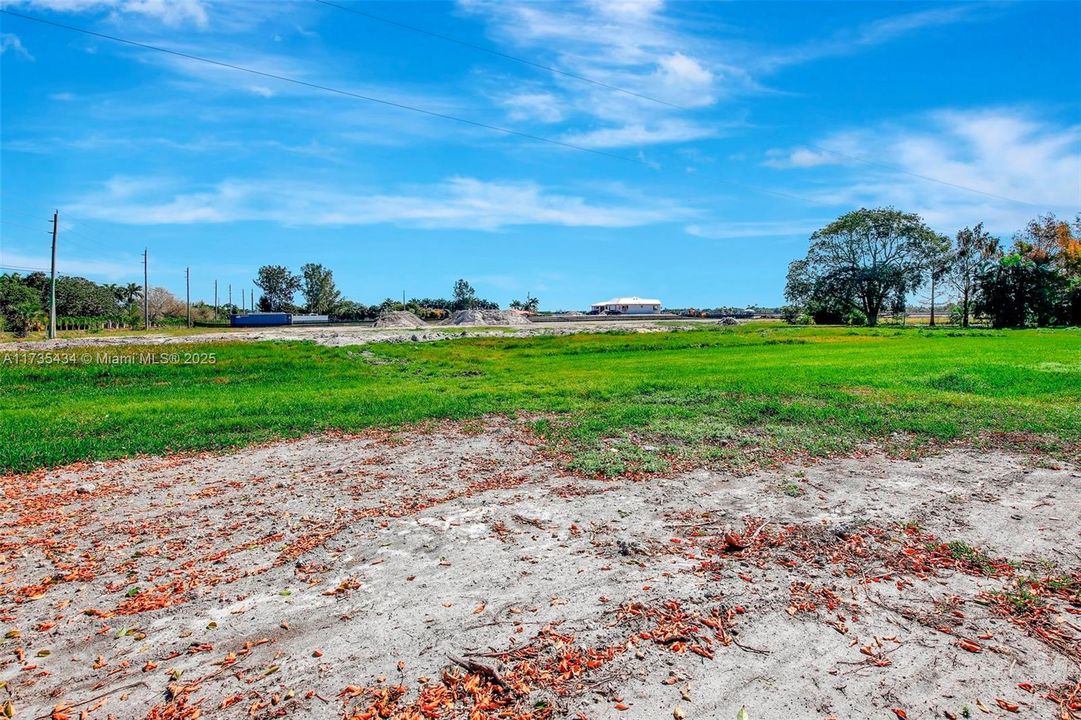 En Venta: $6,900,000 (6.89 acres)