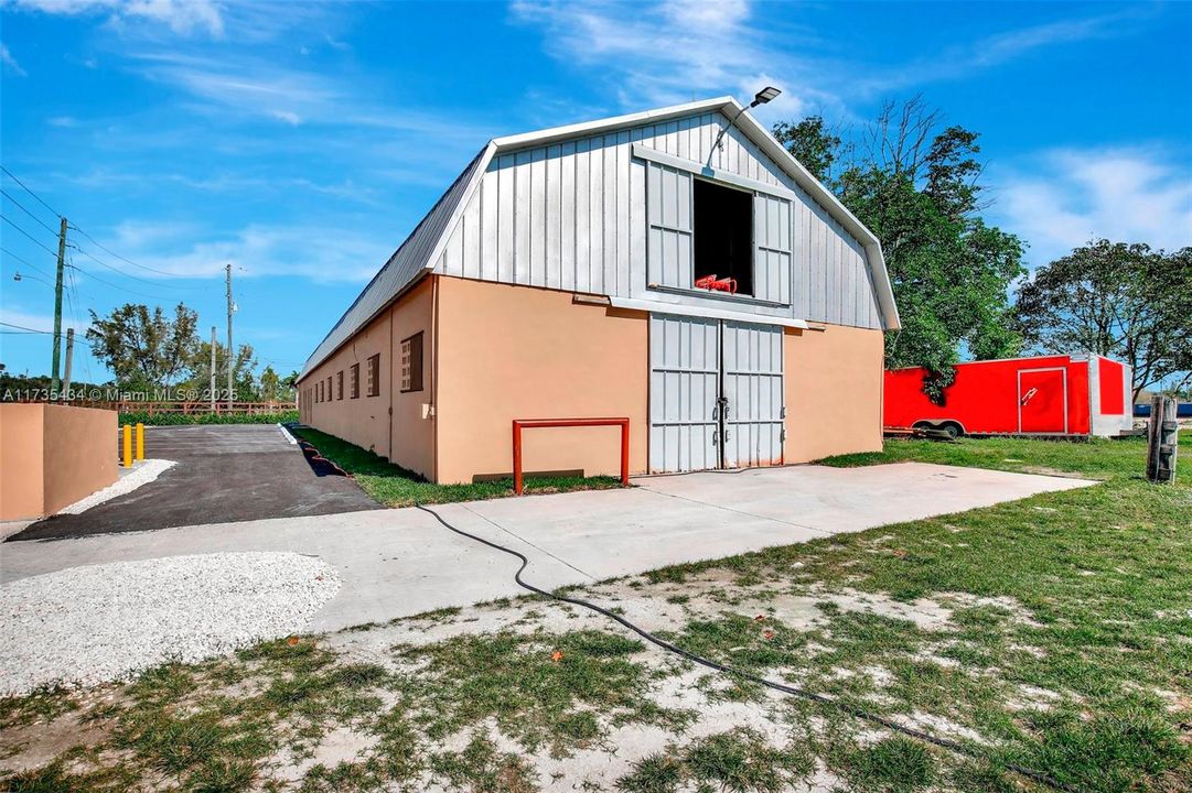 En Venta: $6,900,000 (6.89 acres)