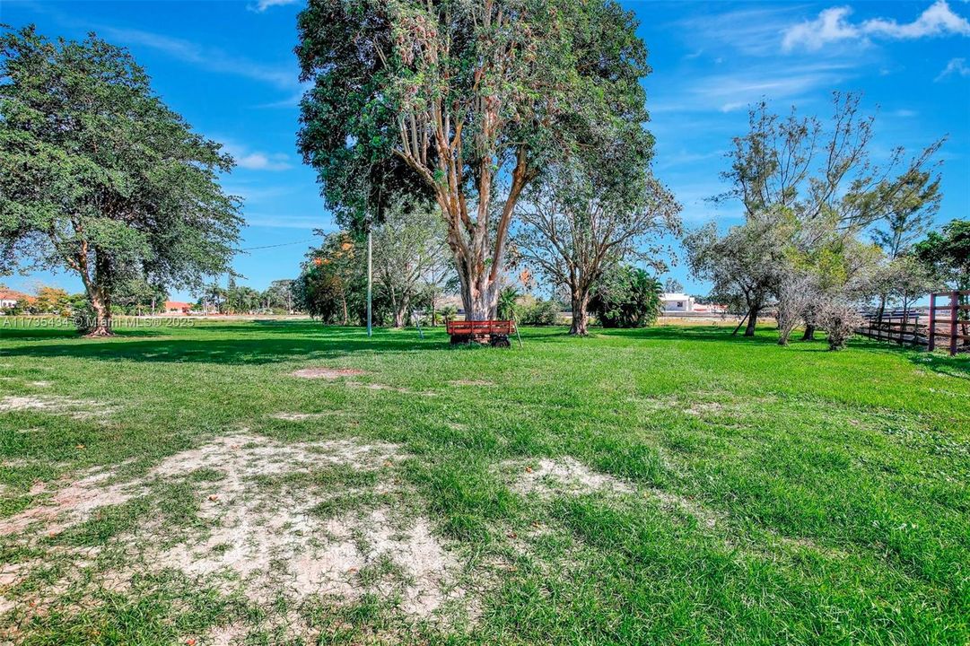 En Venta: $6,900,000 (6.89 acres)