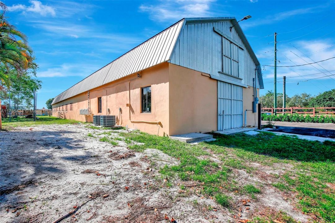 En Venta: $6,900,000 (6.89 acres)