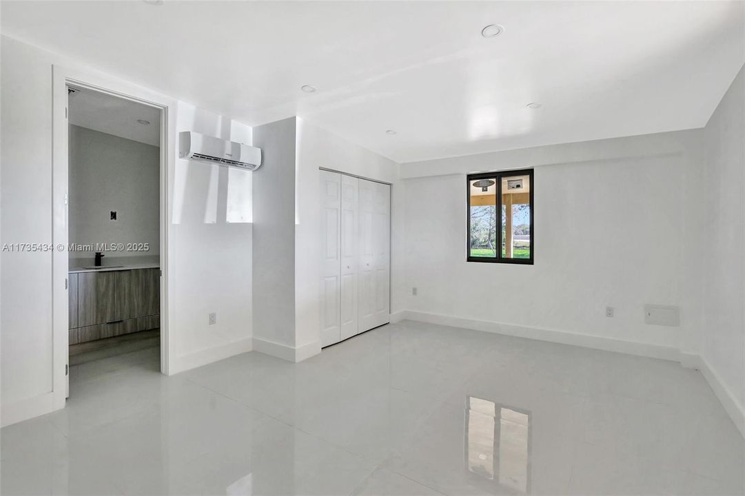 En Venta: $6,900,000 (6.89 acres)