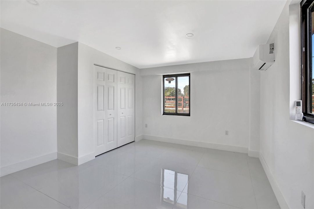 En Venta: $6,900,000 (6.89 acres)