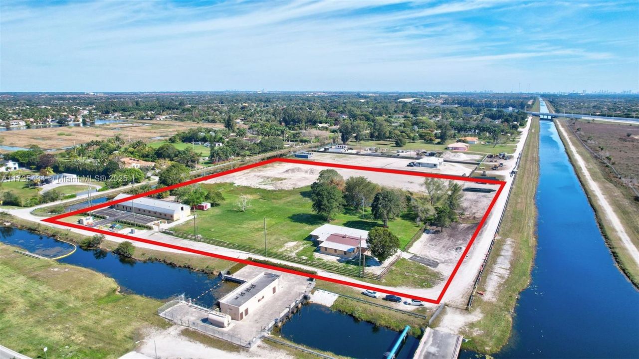 En Venta: $6,900,000 (6.89 acres)